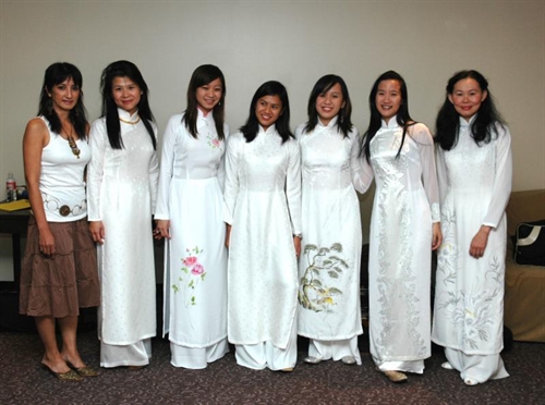 《穿白丝绸的女人》:越南片的重见天日