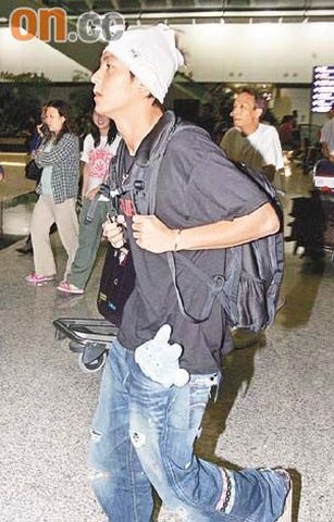 陈冠希今晨已返港