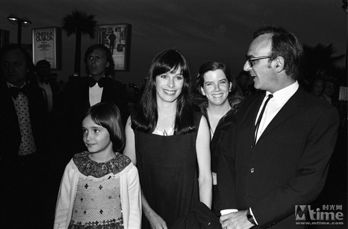 Ana TORRENT,Geraldine CHAPLIN,Carlos SAU